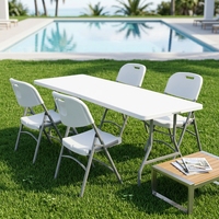 Table rectangulaire en plastique solide de 6 pieds, plateau durable, design empilable. Idéal pour les présentations de produits, les pique-niques, les travaux manuels et les réunions.