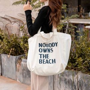 Bolsas de Compras de Lona de Algodón Blanca con Logotipo Personalizado Reciclado Promocional al por Mayor, Bolsas de Mano con Impresión de Letras para Estudiantes Universitarios - Product Image 2
