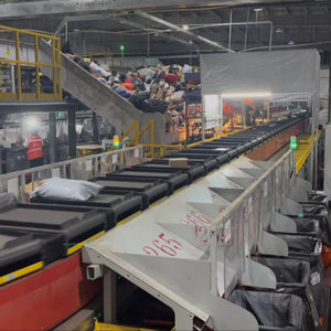 Trieuse verticale à courroie croisée pour la livraison postale, système linéaire <span class=keywords><strong>CBS</strong></span>, DWS intégré avec OMS, WMS, ERP - Product Image 1