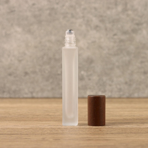 ขวดน้ำหอมแก้วก้นหนาขนาด 10 มล. 15 มล. พร้อมฝาไม้  สามารถสกรีนโลโก้ได้ - Product Image 1