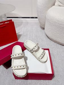 New luxury leather women's slippers of high quality, <b>flat</b> <b>sole</b> fashionable and trendy, designed by a designer summer beach <b>shoes</b> - Product Image 4