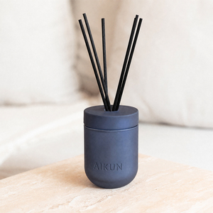 AIKUN Vente directe usine – Ensemble diffuseur à bâtonnets d'aromathérapie écologique sans flamme fait main et bougie en cire de soja naturelle parfumée - Product Image 2