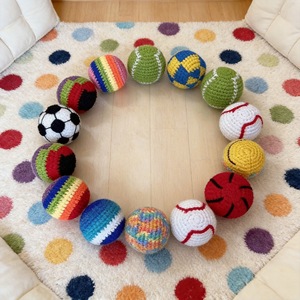Entrega Rápida, Pelota de Lana para Cornhole, Diseño de Círculo Arcoíris, Pelota de Juguete Tejida a Mano, Venta al Por Mayor - Product Image 1