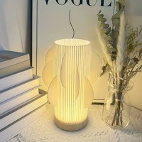 Style nordique forme Unique lampe de chevet Base en bois USB Plug-in Dimmable table de chevet lampe créative 3D imprimé à volants LED lampe de Table