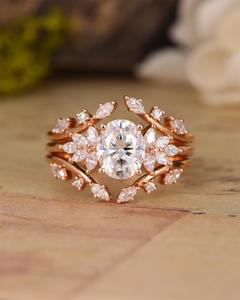 Bague en or avec diamant de laboratoire taille ovale de qualité supérieure, élégante pour mariage ou fiançailles, disponible en or jaune, blanc ou rose - Product Image 2