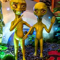 Statue d'alien animatronique réaliste grandeur nature pour les musées scientifiques, les écoles et les aéroports