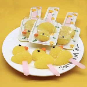 Vente en gros OEM de bonbons en gelée en forme de canard jaune cartoon sucette gommeuse - Product Image 4