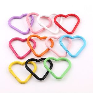 LLavero de <span class=keywords><strong>amor</strong></span> colorido con hebilla de resorte en forma de corazón para aleación de aluminio Rosa hebilla de Montañismo para accesorios de bolsa DIY - Product Image 3