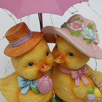 Canards de Pâques fantaisistes en résine avec parapluie, lumières LED et panier d'œufs de Pâques, décoration moderne transparente dorée pour patio et jardin B2B