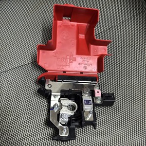 Conector del terminal positivo de la batería FoMoCo GB3T-14A094-B para Ford Explorer Taurus Lincoln MKS MKT - Product Image 4