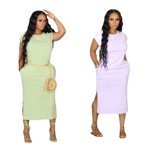 Camiseta informal para mujer con cuello redondo, manga corta y color liso, con aberturas laterales y bolsillos. - Product Image 1