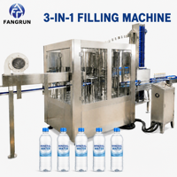 Machine de remplissage automatique haute vitesse monobloc pour eau pure minérale en bouteilles PET et verre, avec rinçage et bouchage intégrés