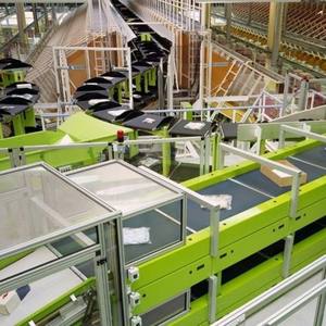 Smistatore a Nastro Incrociato Truelisort con Flusso Ottimizzato, Soluzione di Smistamento Intelligente per Operazioni di Pacchi ad Alto Volume - Product Image 1