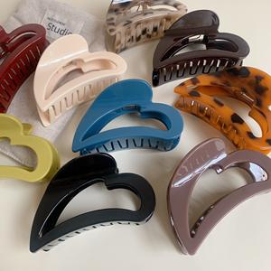 Pince à cheveux élégante pour femme, design cœur d'amour, en acrylique mat, pince crabe pour coiffure arrière de la tête - Product Image 2