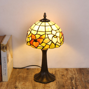 Lampe de table de style américain rétro créative et luxueuse, design coloré pour chambres à coucher, cafés, salles d'étude, lampe décorative - Product Image 2