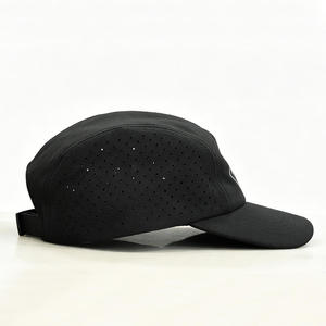 Gorra de Camping Blanca, Perforada, Transpirable, de Secado Rápido, con Logotipo Personalizado, Visera Curva, para Senderismo y Actividades al Aire Libre - Product Image 4