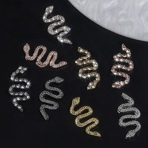 Grandes breloques pour ongles en forme de serpent, en alliage métallique argenté, or rose, noir, avec strass, décorations 3D pour fournitures de nail art - Product Image 2