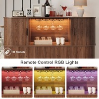 Mueble Bar de Lujo de Madera Acanalado Estilo Mid-Century con Estante para Vinos, Luces RGB, Enchufe y Soporte para Copas para el Hogar