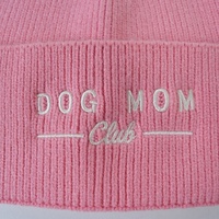 Bonnet rose 2026 avec logo personnalisé brodé « DOG MOM CLUB », bonnet tricoté chaud d'hiver, cadeau pour les amoureux des animaux, bonnet côtelé, vente en gros