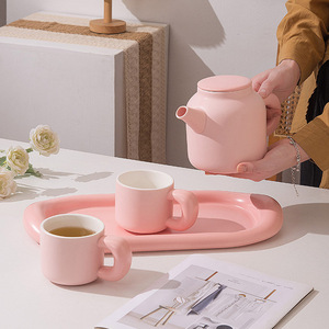 Service à thé en céramique crémeuse avec théière et deux tasses pour la maison et les cadeaux - Product Image 3