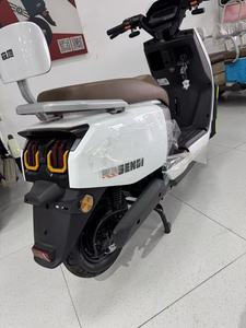 Motocicleta para Adultos Más Vendida con Motor de 1500w, Batería de 72v20A y una Autonomía de 70km/h, Scooter de 72v - Product Image 2