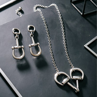 Ensemble de bijoux Horsebit pour femmes, bijoux équestres pour les amoureuses des chevaux, collier et boucles d'oreilles classiques avec pendentif Horsebit