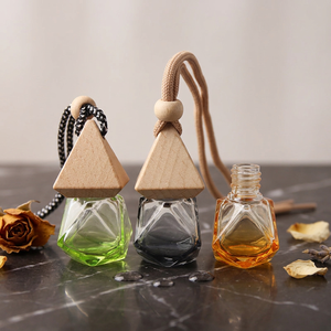 Diffuseur d'air pour voiture en verre en forme de diamant de 6 ml avec bouchon en bois et cordon suspendu - Product Image 3