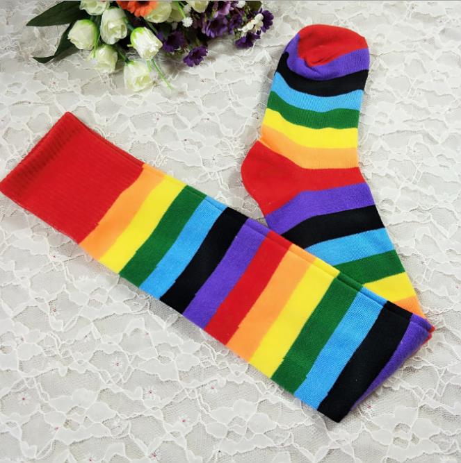 Chendvol Calcetines coloridos de rayas de arco iris para Halloween, medias de bruja altas sobre la rodilla, accesorios de disfraz a rayas, Calcetines negros hasta la rodilla Chendvol Calcetines coloridos de rayas de arco iris para Halloween, medias de bruja altas sobre la rodilla, accesorios de disfraz a rayas, Calcetines negros hasta la rodilla
