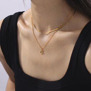 Ciondolo Collana a Stella Ottagonale in Acciaio Inossidabile Placcato Oro 18K con Zirconia Cubica, Design Minimalista, Stile Neutro alla Moda - Product Image 3