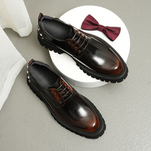 Chaussures habillées de luxe pour hommes en cuir véritable, style britannique, pour l'automne, rehaussantes, à bout carré, avec broderie décorative - Product Image 1