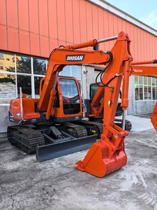 Mini-excavatrice d'occasion Doosan DX75/DX75-9C/DX75LC-9C avec poids opérationnel de 7,5 tonnes, moteur Yanmar, pompe Kawasaki, roulement, moteur - Product Image 3