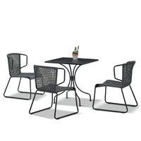 Ensemble de salle à manger de jardin moderne et durable, table en acier au carbone, 3 chaises avec ceinture tressée pour salon, parc, patio, cour