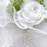Bouquet de mariée artificiel en roses pour mariage en plein air, avec perles et tulle, bouquet romantique à tenir en main pour la mariée