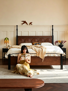 Cadre de lit en bois massif de noyer de qualité supérieure, tête de lit cintrée sculptée de style vintage français, pieds tournés noirs, mobilier de chambre bicolore, stable H - Product Image 1