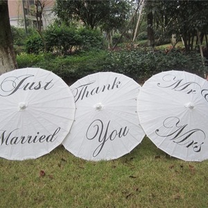 Parapluie de mariage pliant en trois sections, 32 pouces, blanc, de luxe, design contemporain, entièrement automatique, en polyester léger – Grande Vente - Product Image 4