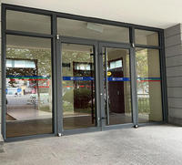 Puerta Comercial de Aluminio de Estilo Moderno Gris Oscuro con Vidrieras Laterales y Protección Contra el Viento, para Bancos, Almacenes y Apartamentos