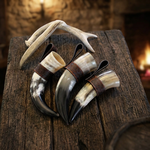 B.S INTERNATIONAL Chope à bière Viking en cuir naturel et corne de bœuf, couvercle en bambou, polie, écologique, compatible lave-vaisselle, légère - Product Image 1