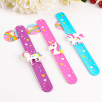 Bracelet en silicone souple écologique avec logo personnalisé, nom, animal de dessin animé 3D, licorne, bracelet numérique imprimé pour enfant