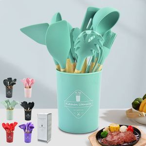 Juego de utensilios de cocina de silicona con mango de madera, 12 piezas, resistente a altas temperaturas, espátula y cuchara para sopa, venta al por mayor - Product Image 3