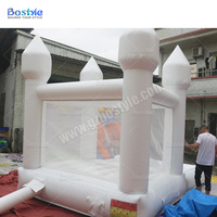 Château gonflable blanc pour mariage avec toboggan, structure de saut gonflable en PVC pour la location événementielle