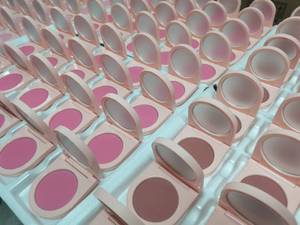 Paleta de Rubor Vegano en Polvo Compacto, Resistente al Agua, Color Rosa y Blanco, Personalizable con Etiqueta Privada, Venta al Por Mayor de Fábrica OEM - Product Image 6