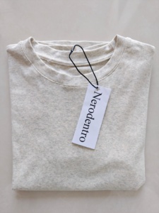 Camiseta Unisex de Cuello Redondo, Tejida en Algodón 100%, Estilo Holgado, Premium, Marca Nerodentro - Product Image 4
