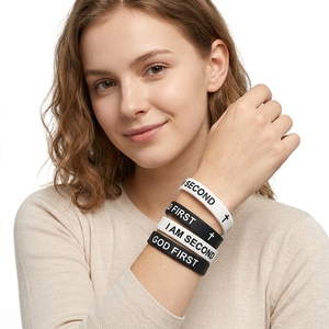 Pulsera de Silicona Ecológica con Grabado en Relieve 'GOD IS FIRST', Regalo Promocional para Iglesias y Ocasiones Religiosas - Product Image 5