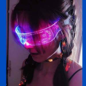 Lunettes de fête lumineuses LED colorées de Noël, style punk, unisexe, tendance et populaires - Product Image 3