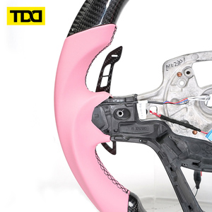 Volante TDD Real LED de fibra de carbono con agarre de cuero liso rosa, compatible con BMW i8 personalizado - Product Image 3