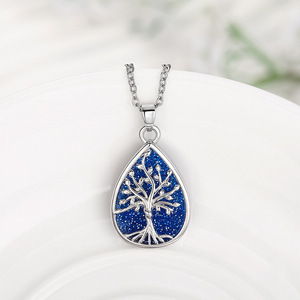 Collana con ciondolo albero della vita blu, placcata argento, in lega di zinco con intarsio in resina, a forma di goccia d'acqua, con catena a maglia box, unisex, per uso quotidiano. - Product Image 1