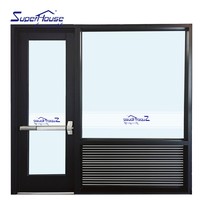 Porte d'entrée battante moderne en aluminium noir avec vitrage fixe latéral et persiennes de ventilation pour bâtiment commercial – Garantie 5 ans