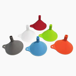 Entonnoir pliable en silicone de qualité alimentaire, mini entonnoir portable pour l'emballage de liquides en cuisine - Product Image 1