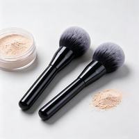 Pinceau de maquillage professionnel en gros, grand format, poils synthétiques doux, manche noir brillant, pour poudre et blush, logo personnalisé disponible