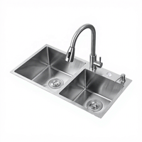Évier de cuisine double cuve en acier inoxydable robuste, finition brossée, style moderne et minimaliste, à encastrer sous plan, pour hôtel